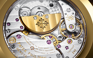 World Time yellow gold 01