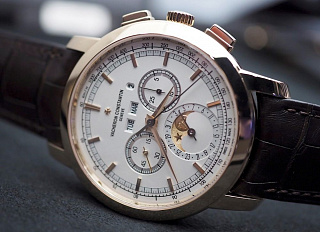 Traditionnelle chronograph perpetual calendar 02