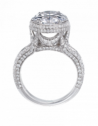 Oval-Cut Diamond Solitaire 01