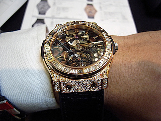 Skeleton Tourbillon King Gold Diamonds 01