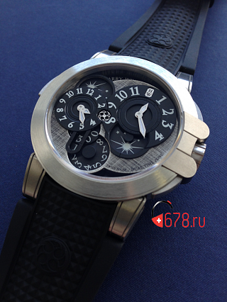 Dual Time Monochrome 01