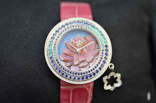 Charms Extraordinaire Lotus 01