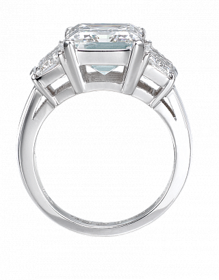 Emerald-Cut Diamond Solitaire 01